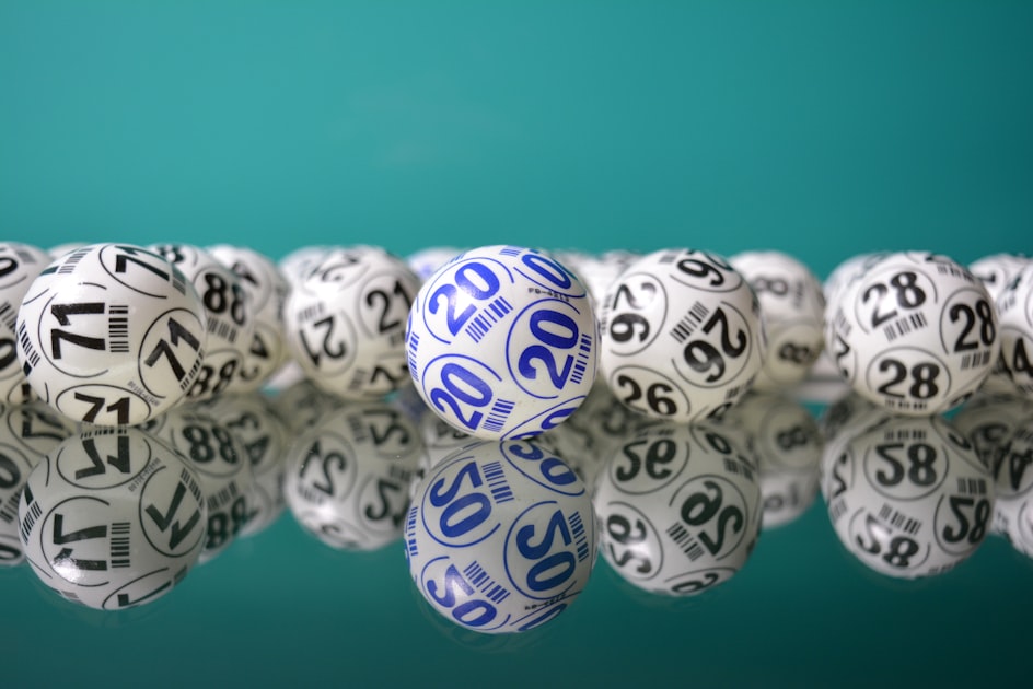 棋牌与足球直播动态信息:百家乐玩法及最新赛事直播指南 棋牌与足球直播动态信息:百家乐玩法及最新赛事直播指南